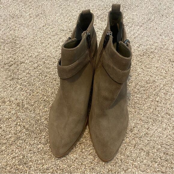 Marc Fisher View Suede Harness Chelsea Boots Women’s Size 8 - Picture 4 of 11